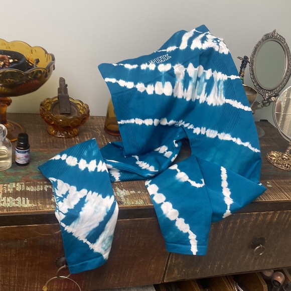 🦋Stand out! Victoria Secret PINK 💕leggings! Super soft and slip on, with ease. - Picture 8 of 8